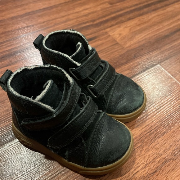 Toddler Black Velcro UGG Shoes - Picture 10 of 12